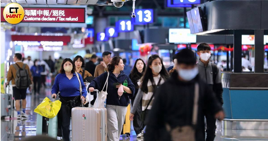 原預估今年入境國外旅客可增長10%，但因看衰全球經濟影響觀光，學者預估今年入境人次下探750萬，將比去年還少。（圖／周志龍攝）