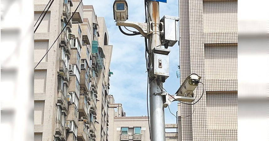 基隆市安樂區某社區內的監視器長年處於故障狀態，議員要求在1個月內完成維修。（張志康攝）