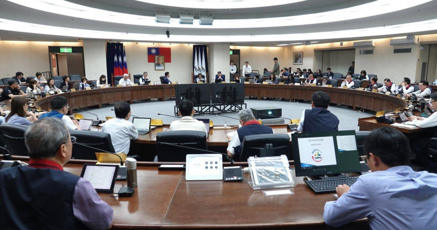 北市政府25日舉辦治安會報，表揚組詐有功金融機關。（圖／翻攝畫面）