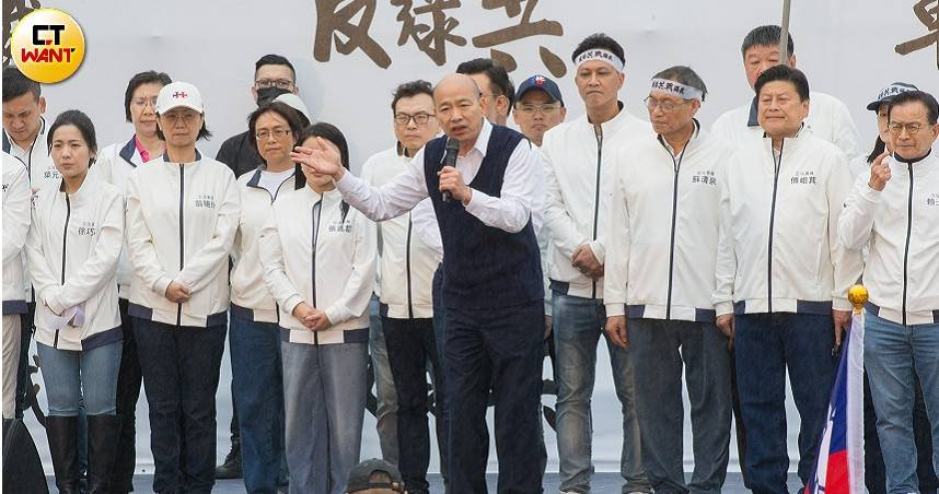 立法院長韓國瑜在凱道集會上發表演說，呼籲民進黨停止政治操弄，回歸民主正軌。（圖／黃威彬攝）