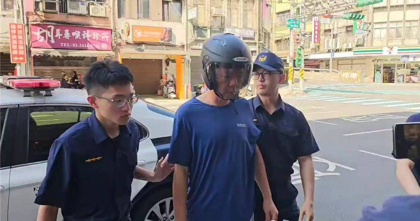 簡男和妻子不合鬧離婚，一氣之下竟拿枕頭悶死5歲兒子。（圖／翻攝畫面）