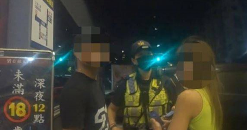 警方在釣蝦場臨檢時，失聯男移工竟逃至巷弄還作勢襲警，最終在停車場遭逮。（圖／翻攝畫面）