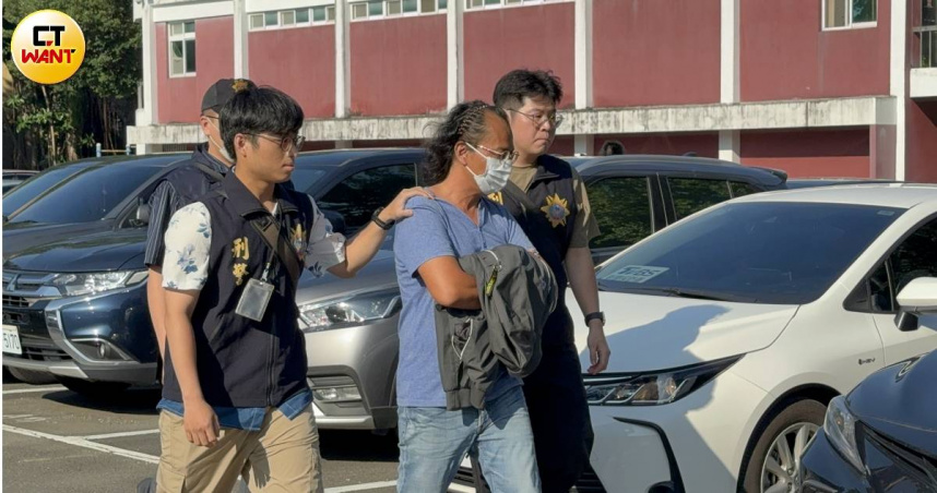 李能謙下午4時17分抵達新北市刑警大隊，將進一步接受詢問。（圖／沈建邦攝）