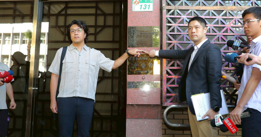 沈伯洋今日至北檢按鈴申告。（圖／劉耿豪攝）