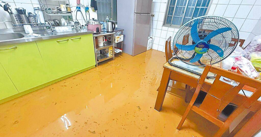 花東強降雨釀災！泥水淹民宅路基崩塌　中橫、南迴一度中斷