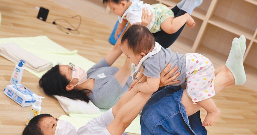 教育部要求今年8月起，幼兒園大班必須配置1名幼教師，違反規定者，負責人將被處6萬元罰鍰。示意圖為公共托育中心。（圖／報系資料照片）