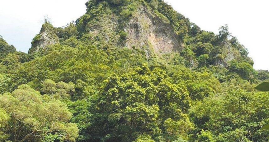 新北汐止山區登山客發現一具身體腫脹發黑的男屍吊在樹上，警方到場封鎖現場調查。（圖／報系資料照）