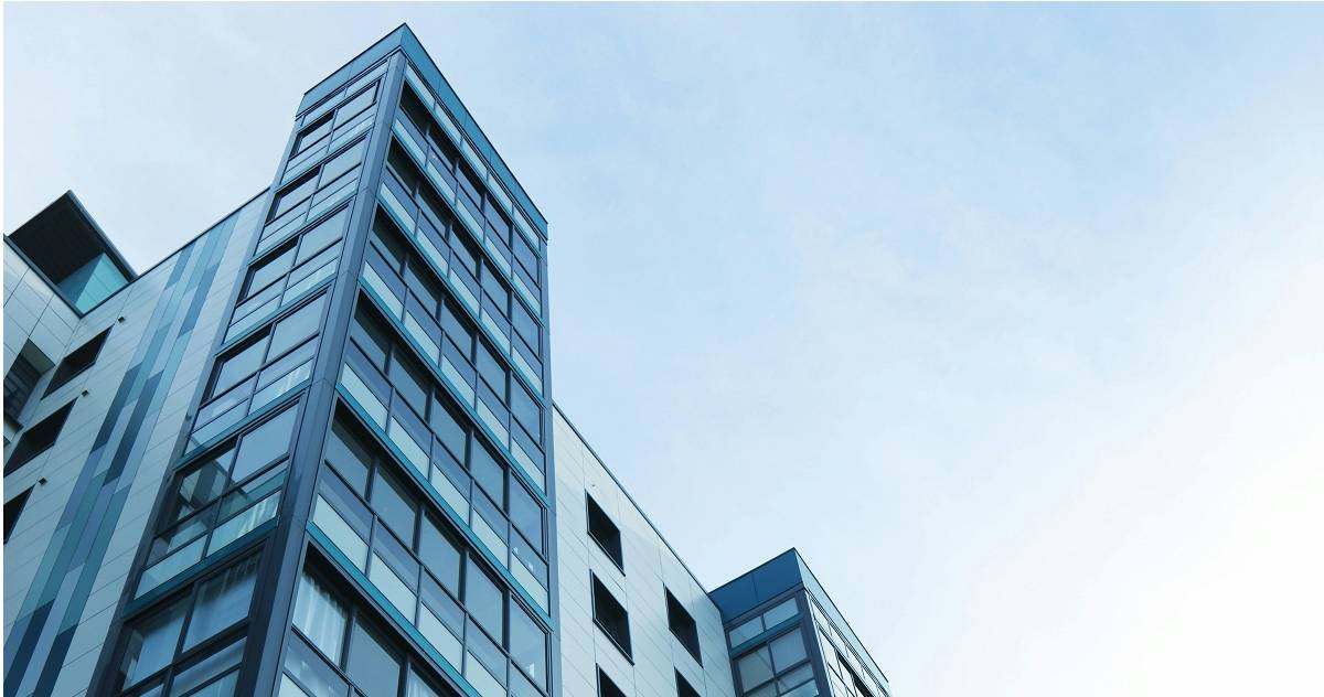 [閒聊] 大馬女Coser疑陷情傷！穿動漫裝墜28樓