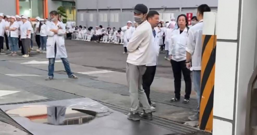 高雄電子大廠清晨驚傳爆炸火警。（圖 ／翻攝畫面）