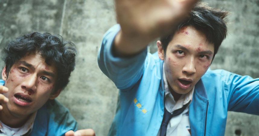 柯震東（右）與朱軒洋在九把刀作品《功夫》中飾演魯蛇死黨，卻發現「功夫」背後的大祕密。（圖／麻吉砥加提供）