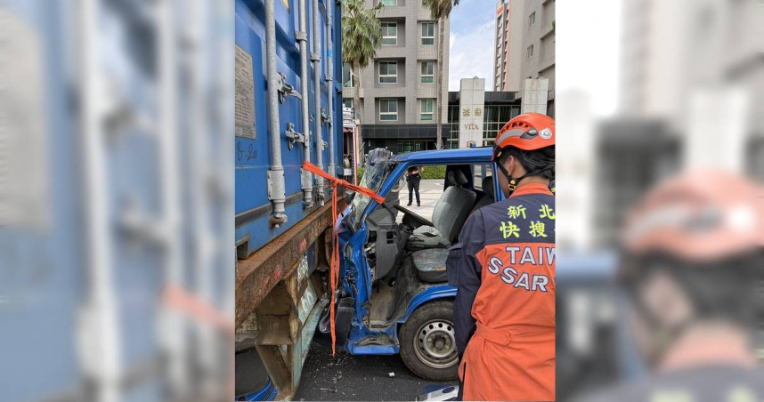 小貨車未注意車前狀況追撞，查出遭撞聯結車駕駛無合法駕照。（圖／翻攝畫面）