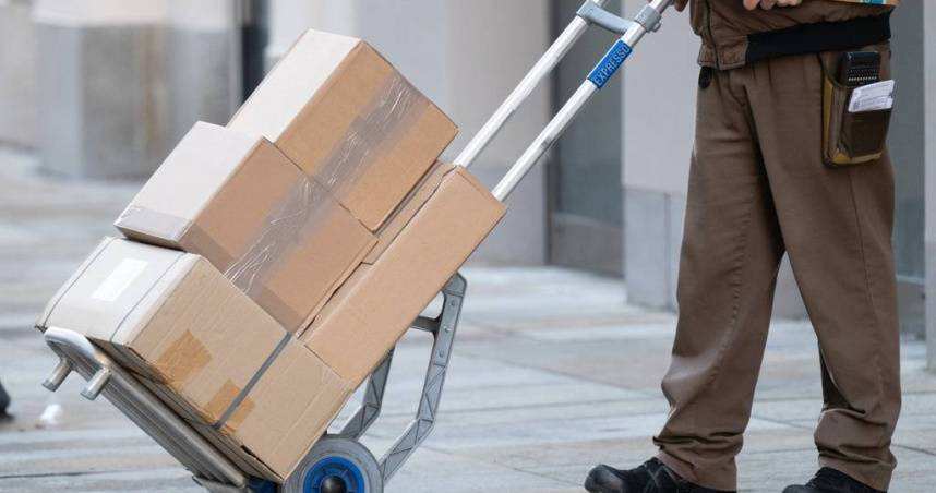 歐盟各國近日達成共識，將自2026年7月1日起，對進口至歐盟的小包裹徵收統一稅費。（示意圖／達志／美聯社）