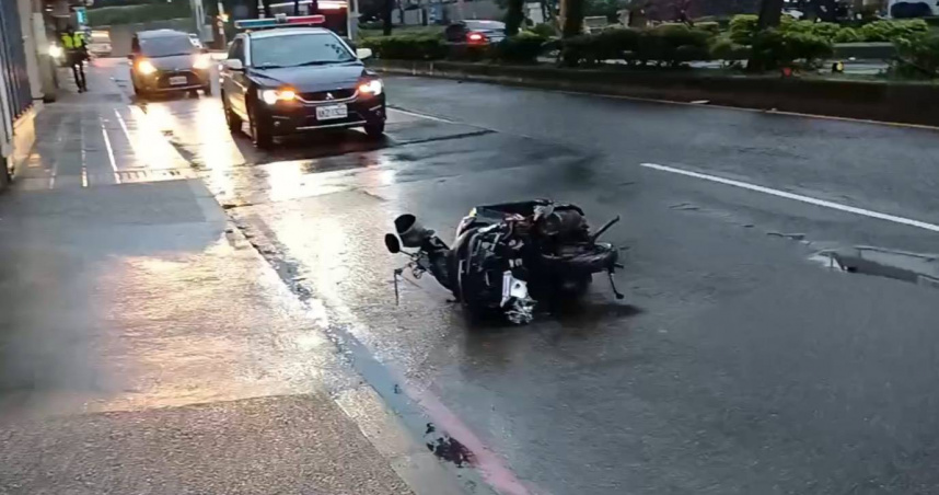 淡水1日上午發生死亡車禍，毛姓清潔隊員被撞身亡，肇事駕駛卻逃逸，警方目前持續追查中。（圖／翻攝畫面）