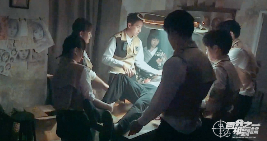 潘君侖組裝家僕人偶竟胃痙攣。（圖／映底子國際傳媒提供）