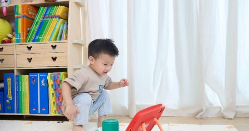 許多家長反饋，DWE系統有效培養孩子自信開口說英文。（圖／寰宇家庭提供）