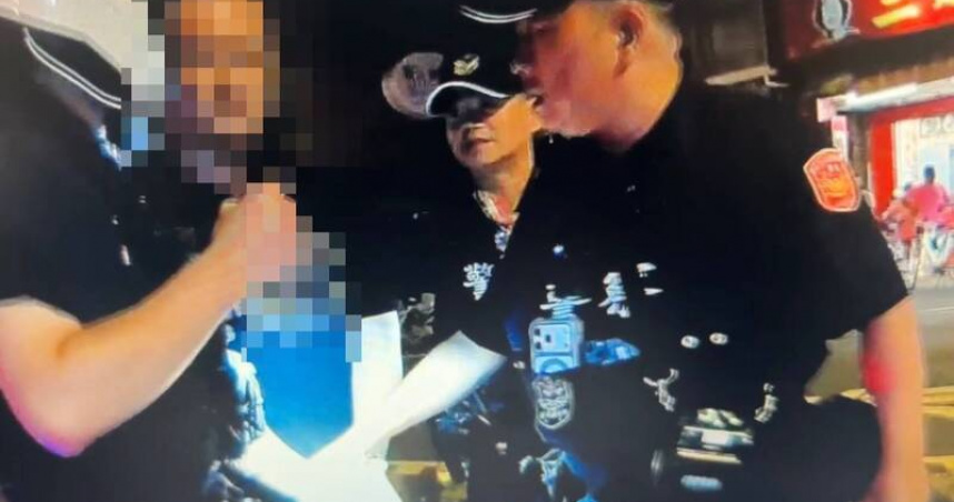 台南二手車商毒駕睡翻快車道！3警車包圍還叫不醒　車內竟藏200克安毒