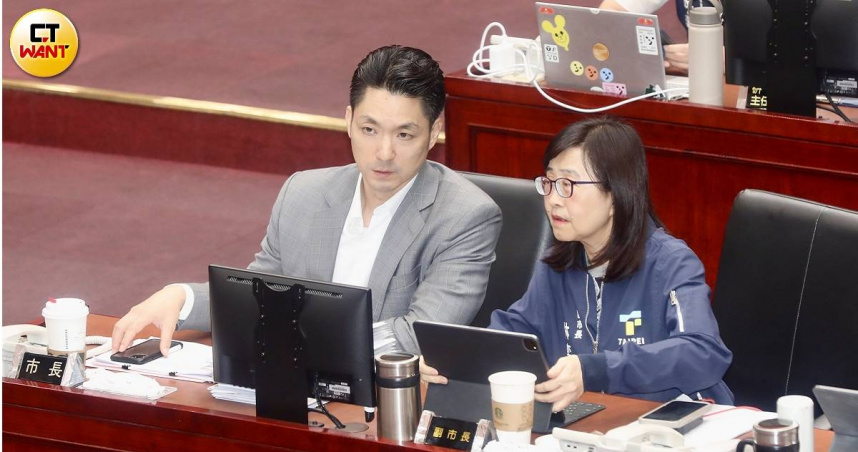 台北市長蔣萬安（左）回應缺席新創基地開幕，表示相關安排均已妥善規劃。（圖／方萬民攝）