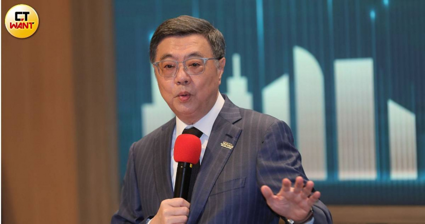 總預算三讀滿1個月仍未函送，卓榮泰無奈表示政院也在「癡癡地等」。（圖／周志龍攝）