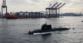國造潛艦海鯤號已完成20多次浮航及淺水潛航測試，預計10月下半月展開深水潛航，持續朝年底交艦目標邁進。（圖／翻攝自YT，台船）