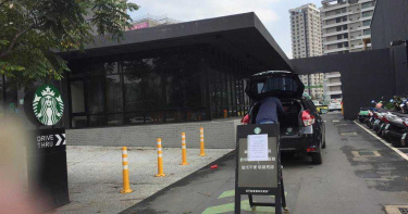 直擊足跡現場!星巴克照常營業「這幕」讓人驚呆了