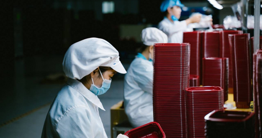 許多人辛苦工作一年，最期待的就是年終獎金。（示意圖／Pixabay）