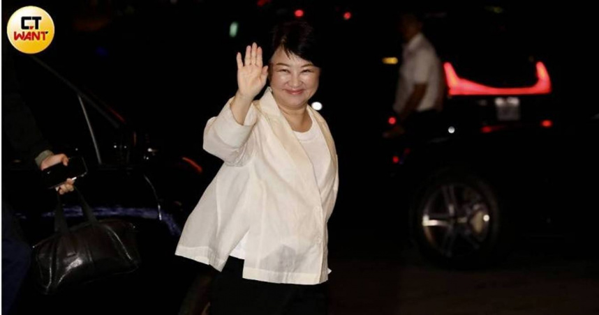 台中市長盧秀燕24日一早正式啟程赴日6天訪問。（圖／方萬民攝）