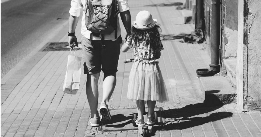 印度一名7歲女童死亡，經警方調查後發現，凶手是她的52歲父親。（示意圖／Pexels）