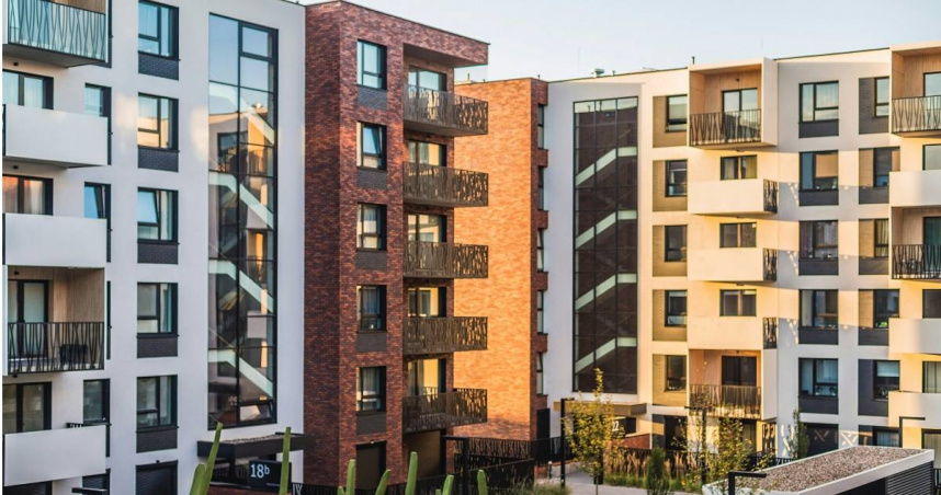 1名家中正在整修的住戶，請物業人員幫忙關窗，竟遭物業人員惡作劇，在他的保溫瓶裡小便。（示意圖／unsplash）