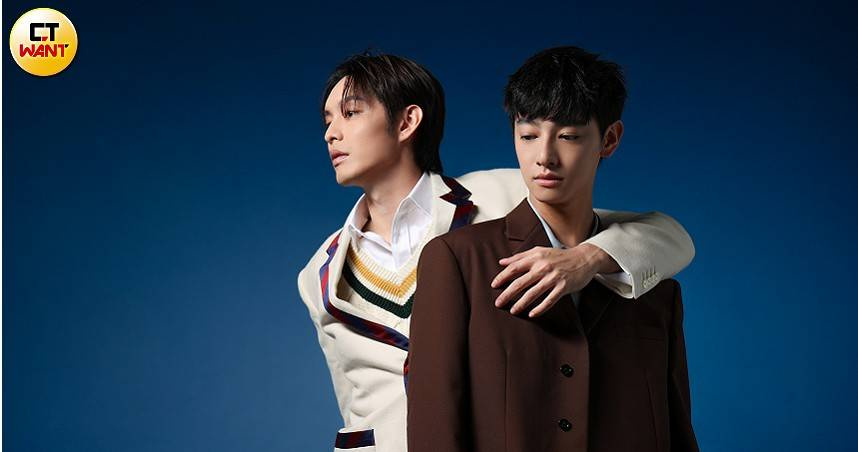 曹佑寧(左)：CELINE白色襯衫、CELINE背心、CELINE西裝外套、CELINE西裝褲、CELINE白色皮鞋；劉修甫(右)：GUCCI網眼Polo衫、GUCCI西裝外套、GUCCI西裝長褲、FENDI球鞋（圖／林士傑攝）