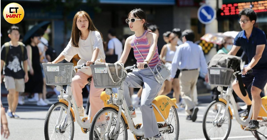 10縣市亮高溫燈號。（圖／黃耀徵攝）