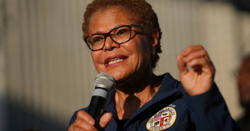 洛杉磯市長巴斯（Karen Bass）。（圖／美聯社／達志）