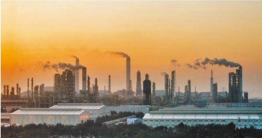 以色列與伊朗衝突加劇，使原油期貨價格13日創下2022年3月以來最大單日漲幅。（圖／報系資料照）