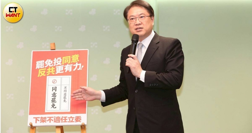 民進黨秘書長林右昌赴花蓮聲援罷免行動，直批國民黨團總召傅崐萁為「亂台首惡」，呼籲鄉親7月26日堅定投下同意罷免票。（圖／劉耿豪攝）