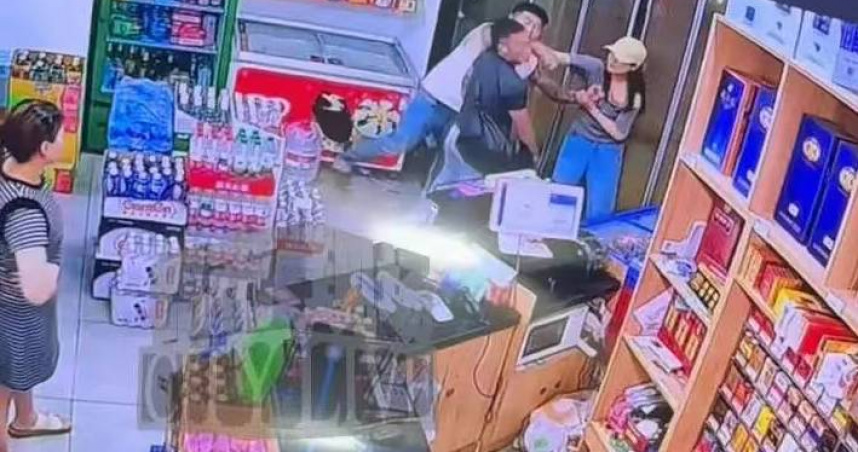 大陸一名彭先生被陌生男子襲胸，雙方發生肢體衝突。（圖／翻攝自《都市現場》）