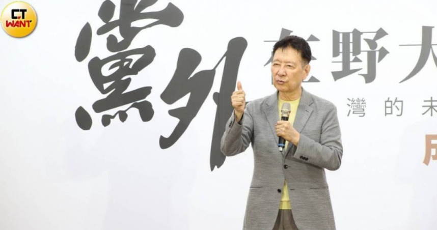 趙少康說，他相信彭振聲的太太心理壓力一定也很大，很不平，他呼籲法院檢方不要忘記「速審速決」，畢竟時間已經拖了這麼久，當事人及關係人甚至她們的家屬都已不堪其擾，壓力沉重。（圖／黃鵬杰攝）