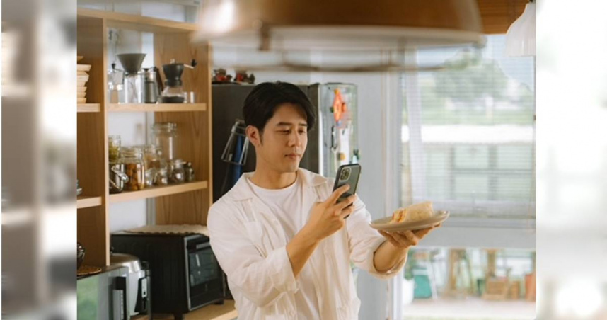 胡宇威詮釋煮飯男友。（圖／公視+）