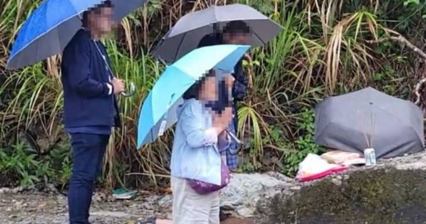 勇消張敬謙目前仍與死神搏鬥，家屬今早抵事發地祈求盼奇蹟發生。（圖／翻攝畫面）