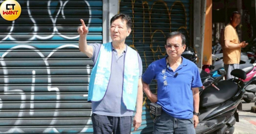 趙少康笑稱,不去東非,是經過與東非動物們開視訊會議後的決定,言談中盡是對綠營名嘴滿滿嘲諷(圖/劉耿豪攝)
