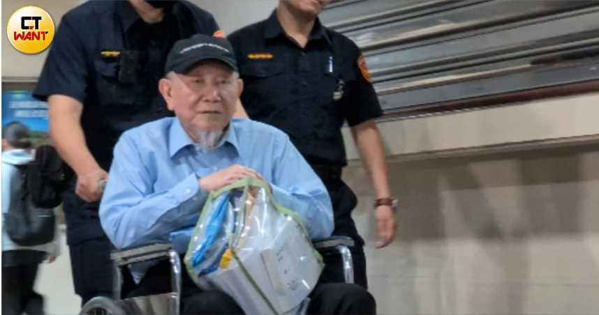 台北地院裁定威京集團主席沈慶京以1.8億元交保，並須限制住居與出境出海。（圖／林冠吟攝）