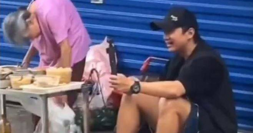 鄧超從2020年開始，幾乎每次返回家鄉南昌都會去探望程奶奶。（圖／翻攝自微博）