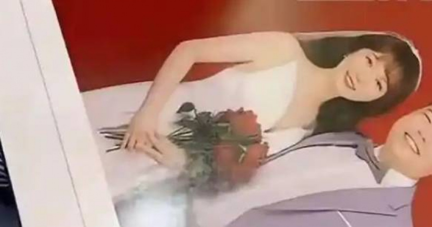 大陸女子林曉雅近日發現陪伴4年的婚紗照相冊裡，新娘竟是陌生人。（圖／翻攝自微博）