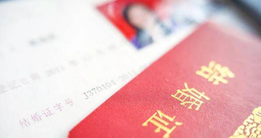 上海律師NiNi未婚卻在征信中被標示為『已婚』，事件曝光後引發網路熱議。（圖／翻攝自南風窗）