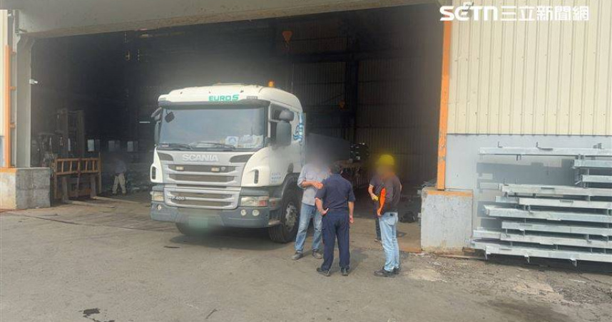 高雄市小港區永光街一間工廠今（7日）中午傳出重大工安事故。（圖／三立新聞網）