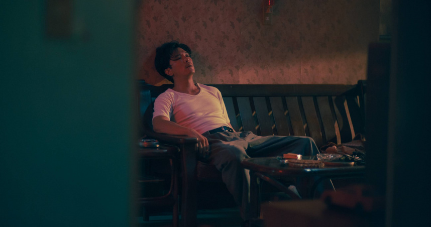 邱澤在《女孩》中，飾演被生活壓垮、酗酒成性的父親。（圖／甲上娛樂）