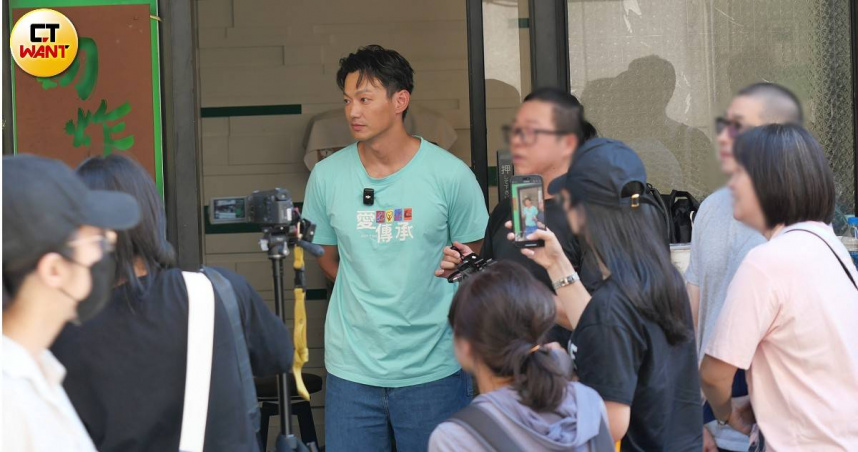 捲入閃兵爭議後,威廉首度公開露面參與公益活動,並接受媒體訪問。(圖/本刊攝影組)