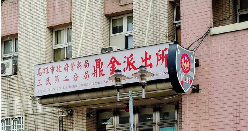 高雄市三民區金獅湖附近，一處老舊透天厝所住77歲劉姓獨居男子，倒臥家中多日未被發現，直到家屬昨（23）日前往探望，才發現已明顯身亡。（圖／任義宇攝）