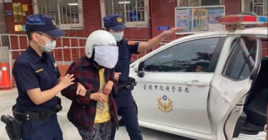 80歲老婦悶死癱瘓兒。（圖／翻攝畫面）