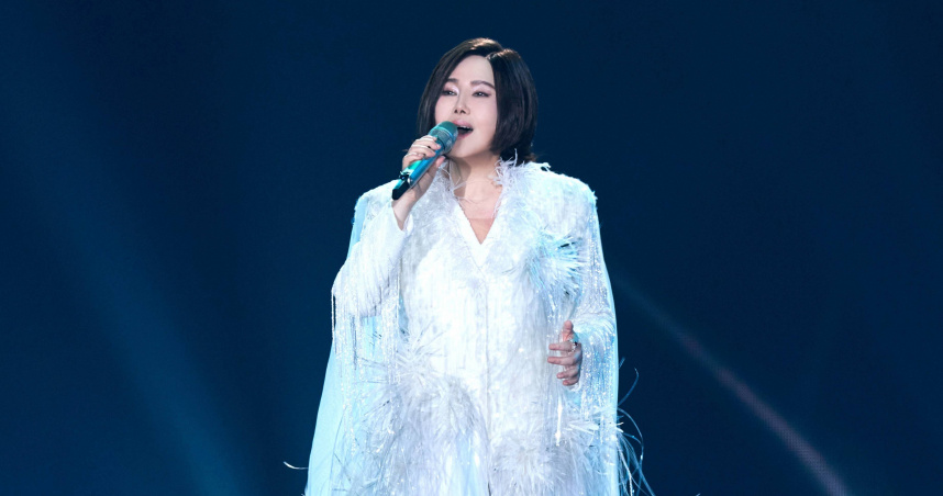 江蕙特別選唱〈月亮代表我的心〉，動情表示希望透過這首歌「懷念媽媽」。（圖／寬宏藝術提供）