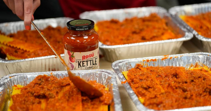 警方表示，36歲女子安柏斯諾涉嫌將摻有藥物的千層麵送往一戶家庭，企圖導致孕婦流產。（示意圖／達志／美聯社）