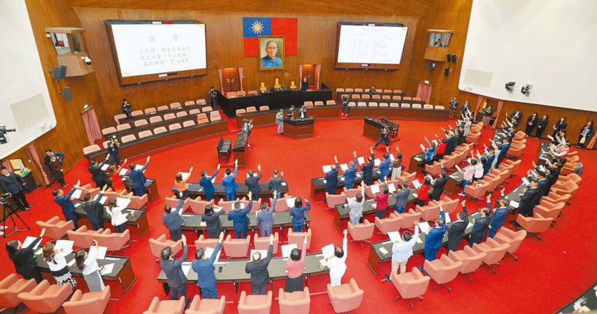 立法院審查「強化防衛韌性及不對稱戰力計畫採購特別條例草案」的同時，軍購預算成為朝野與輿論關注焦點。（圖／報系資料庫）